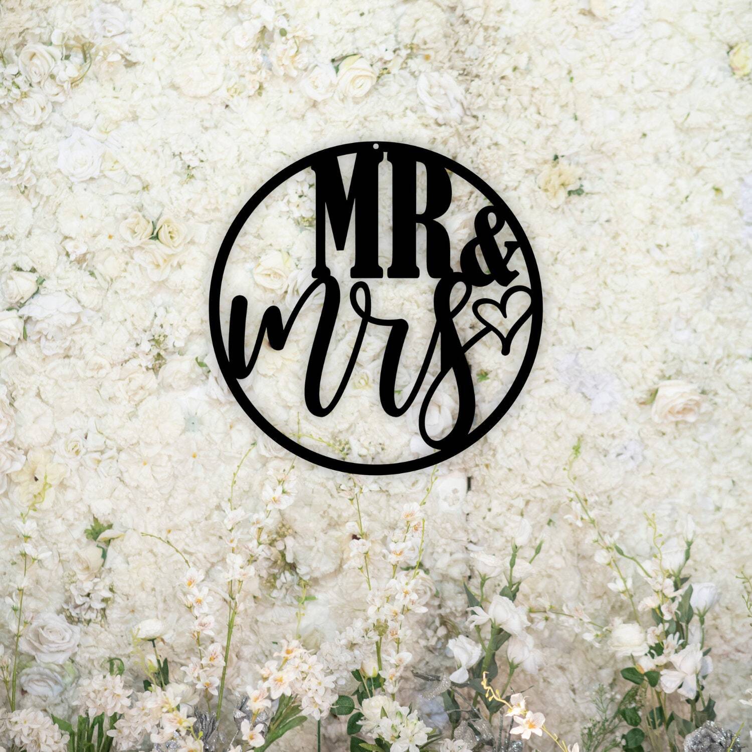 Heartfelt Mr & Mrs Metal Sign - Personalized Couple's Decor