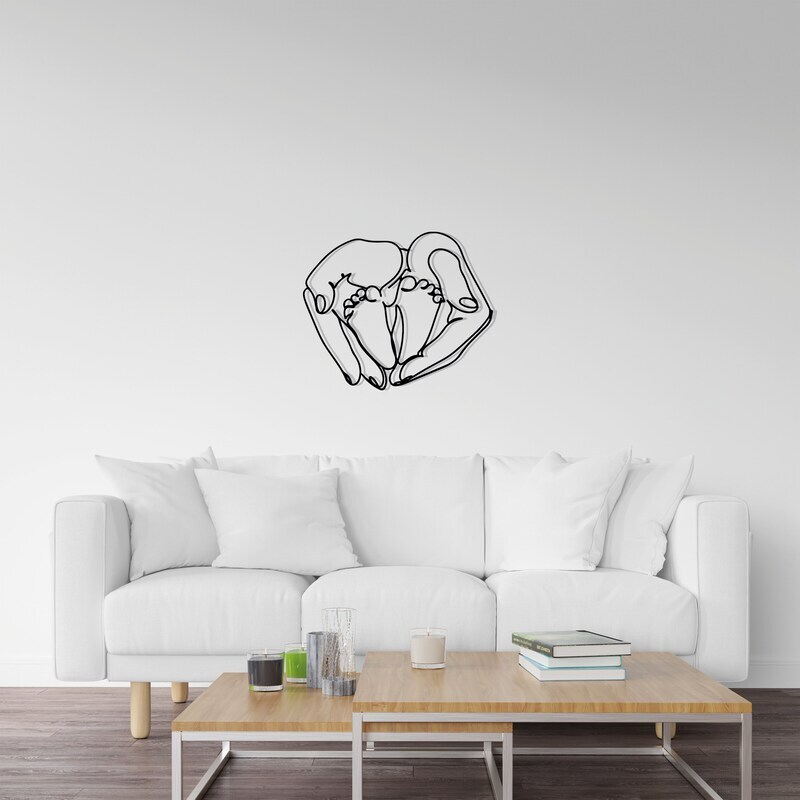 Modern Baby Footprints Metal Sign - A Treasured Gift for Mom